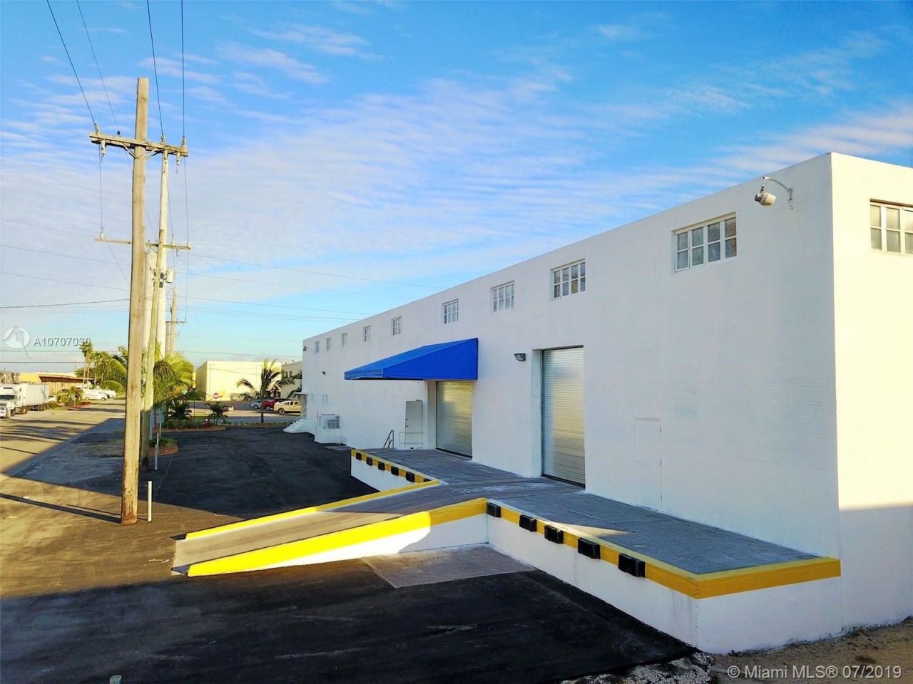 Commercial property in Miami, USA, 4 000 sq.m - picture 1