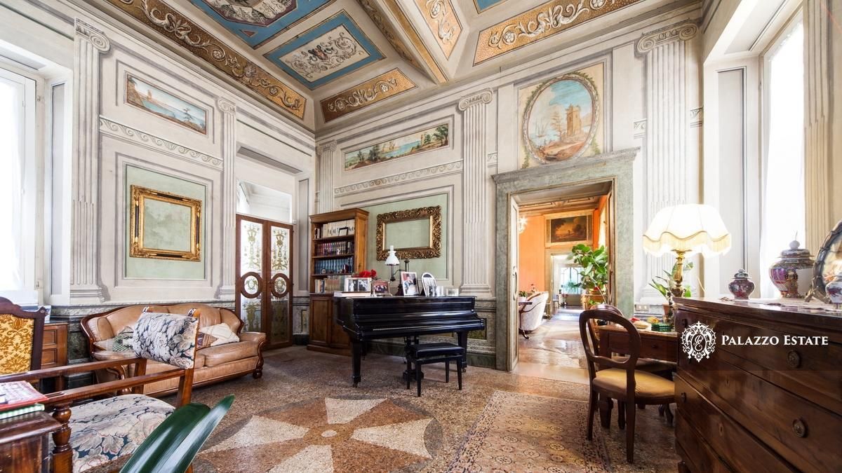 Apartment in Spoleto, Italy, 346 sq.m - picture 1