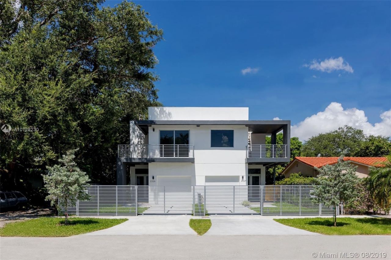 Casa adosada en Miami, Estados Unidos, 250 m² - imagen 1