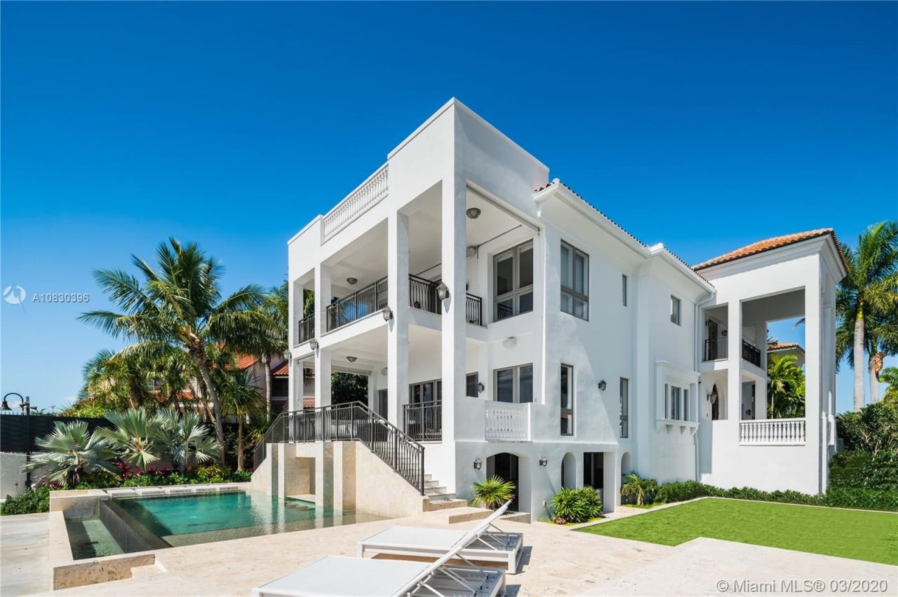 Villa in Miami, USA, 1 300 sq.m - picture 1