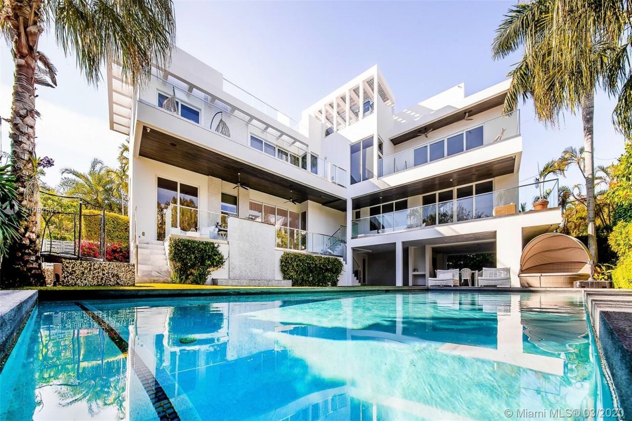 Villa in Miami, USA, 550 sq.m - picture 1