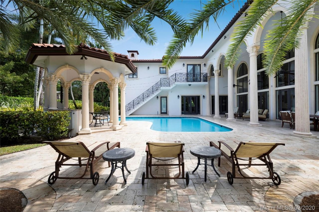 Villa in Miami, USA, 850 sq.m - picture 1