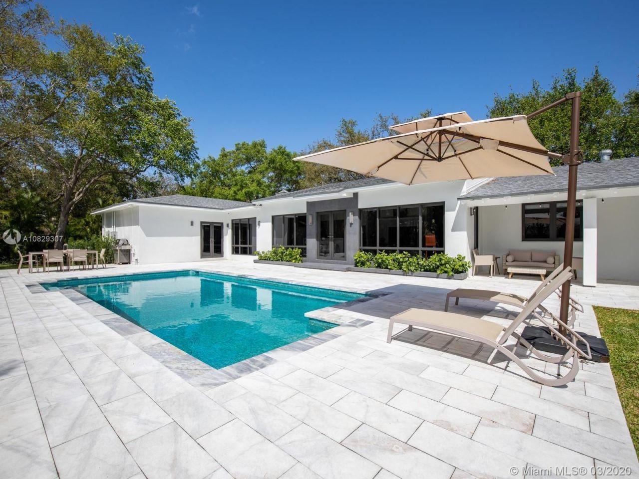 Villa en Miami, Estados Unidos, 300 m² - imagen 1