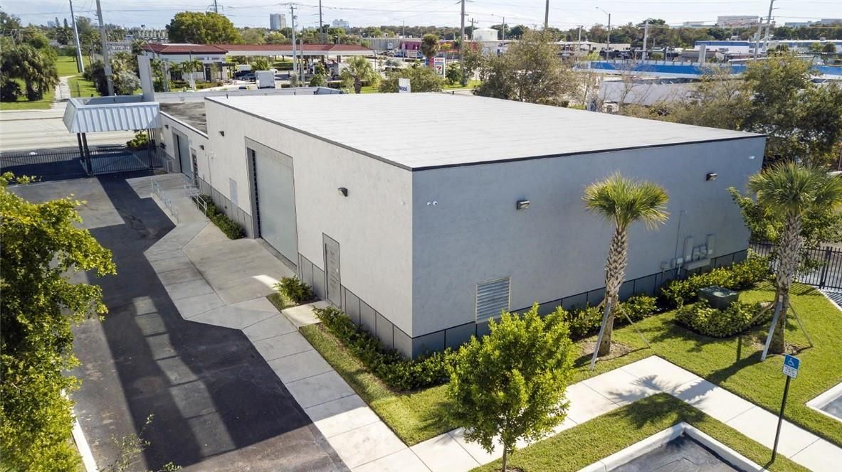 Commercial property in Miami, USA, 600 sq.m - picture 1
