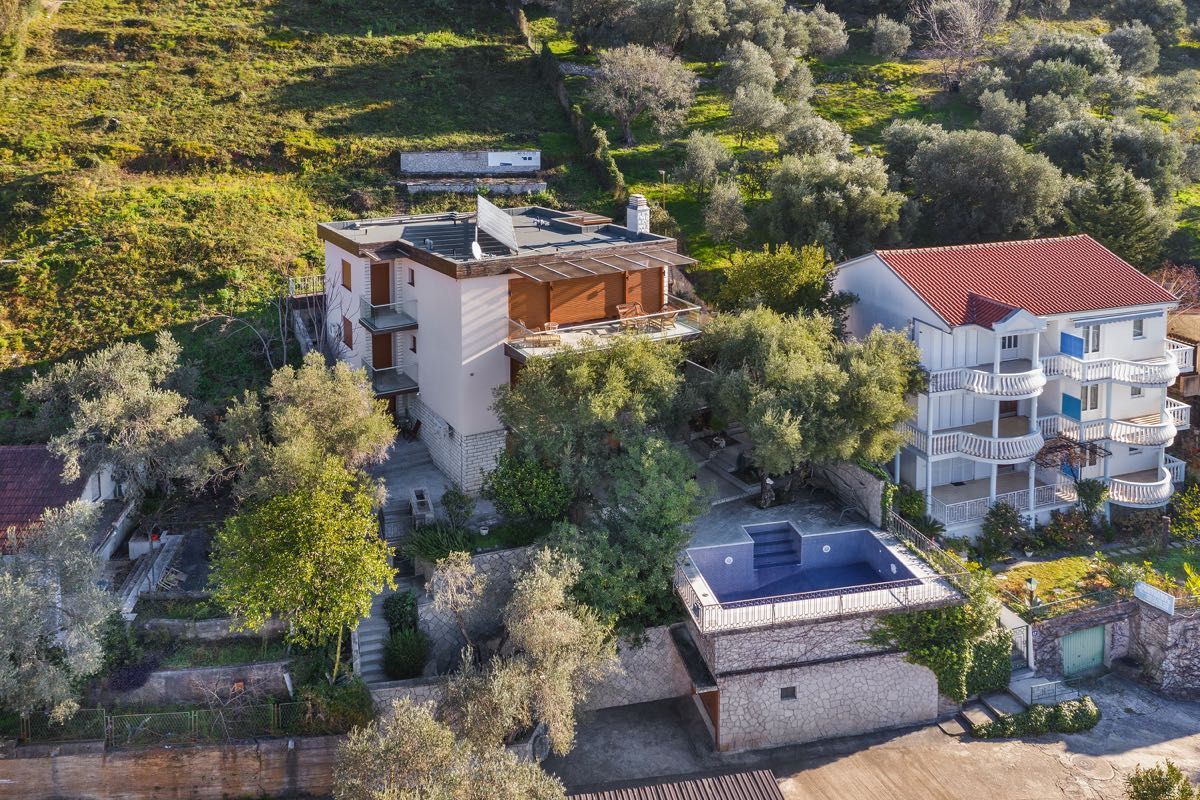 Villa in Budva, Montenegro, 355 sq.m - picture 1