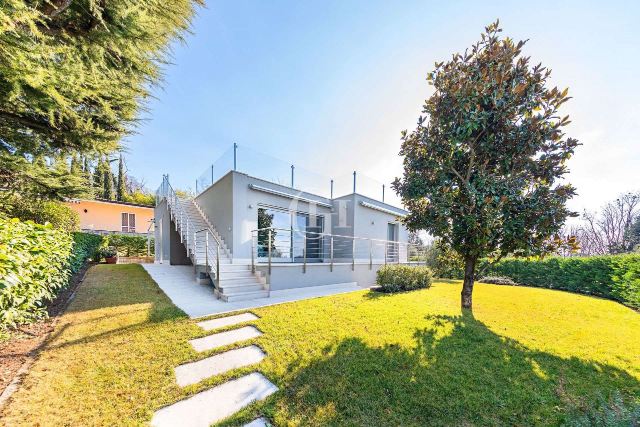 Villa on Lake Garda, Italy, 160 sq.m - picture 1
