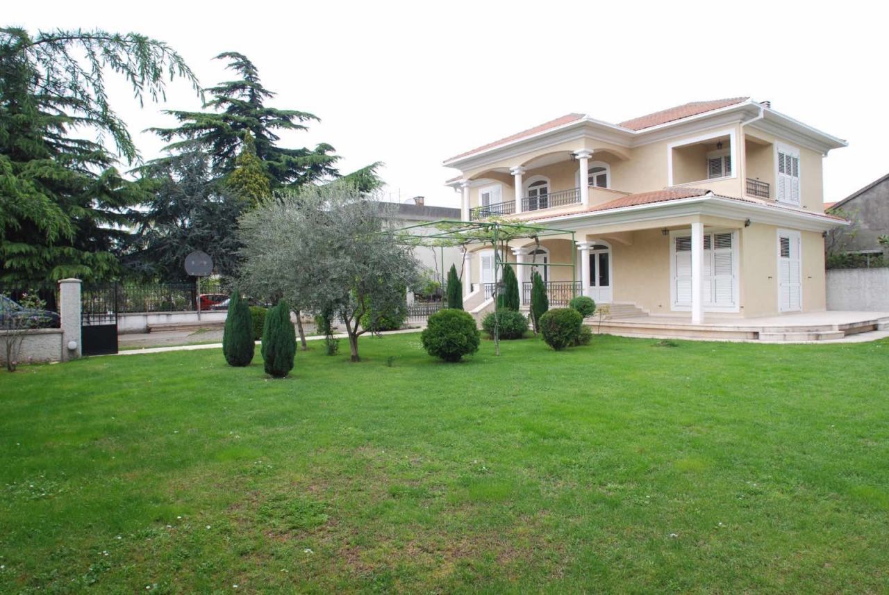House in Podgorica, Montenegro, 254 sq.m - picture 1