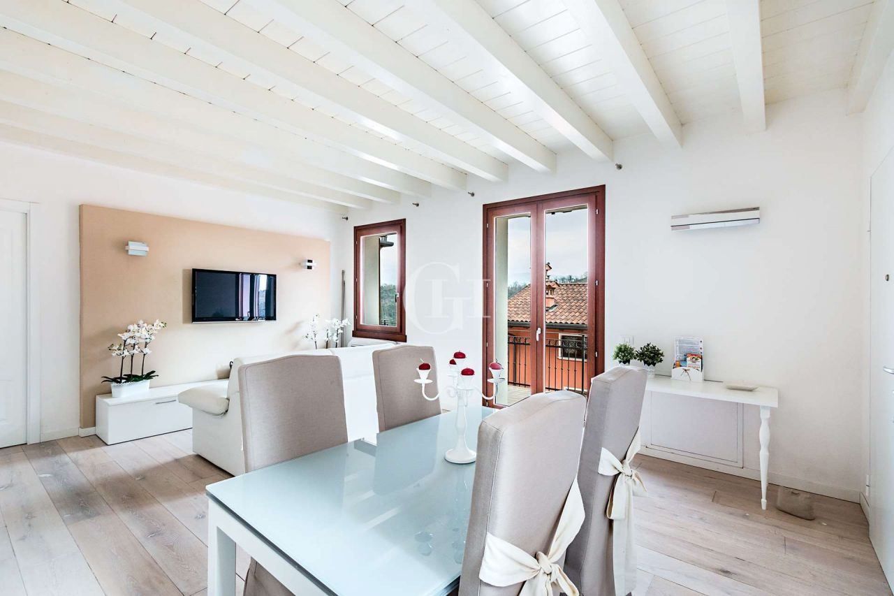 Apartamento por Lago de Garda, Italia, 72 m2 - imagen 1