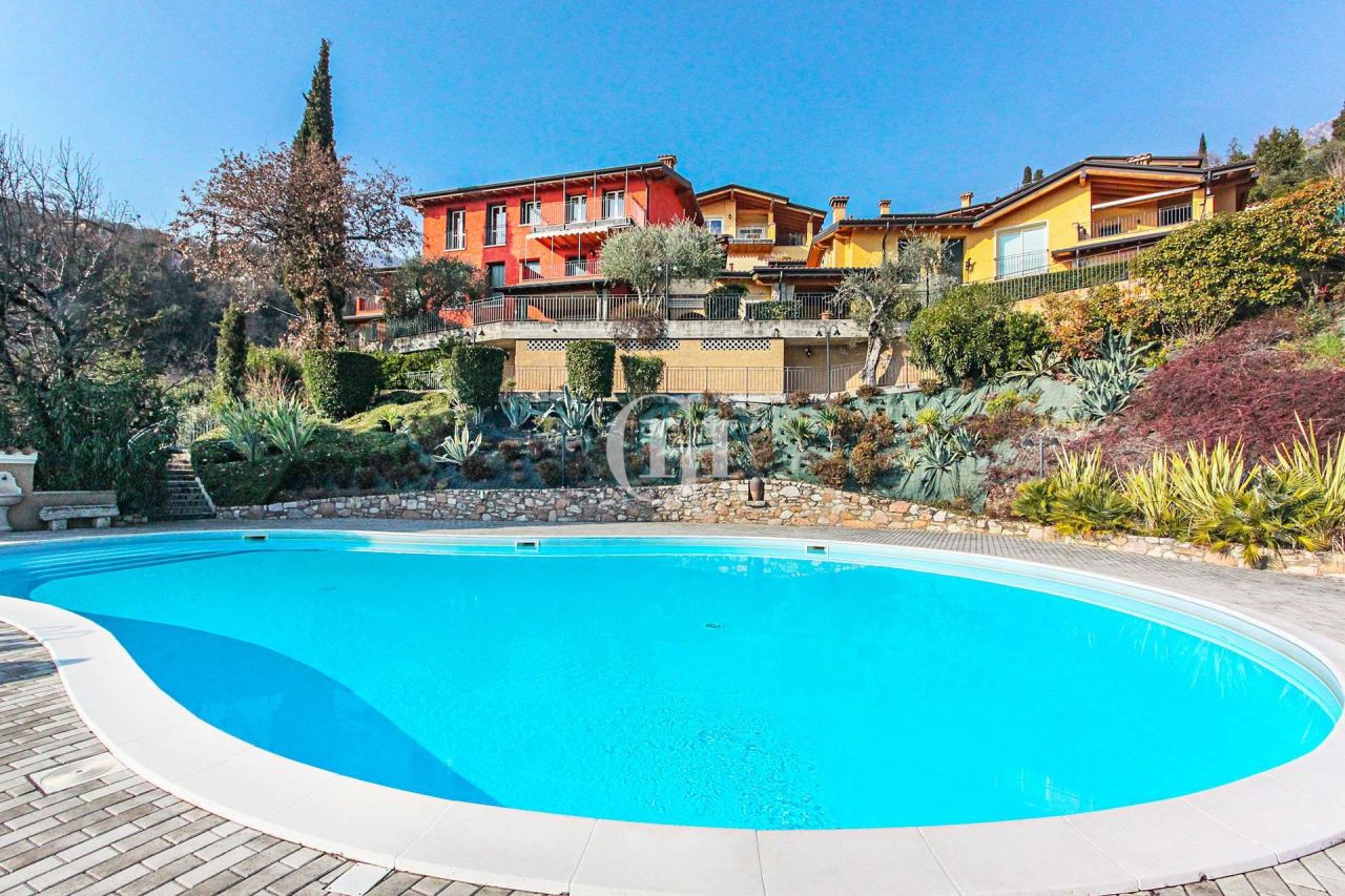 Apartment on Lake Garda, Italy, 54 sq.m - picture 1