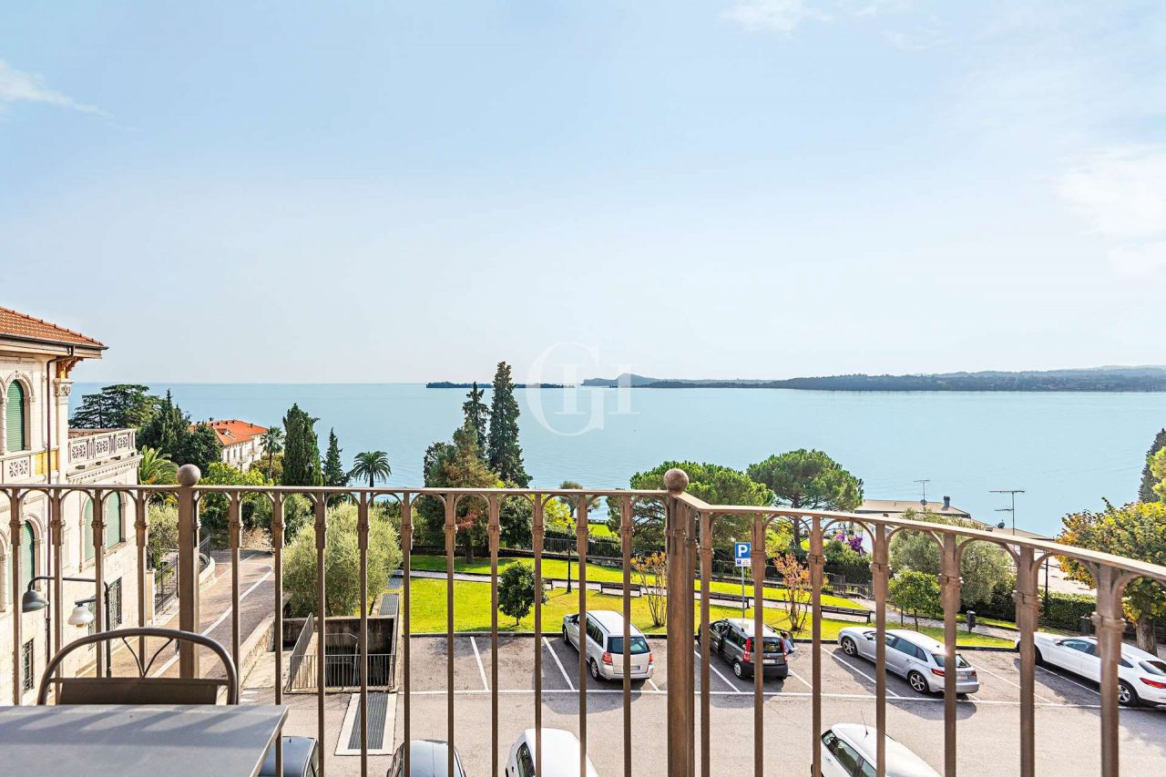Apartment on Lake Garda, Italy, 114 sq.m - picture 1