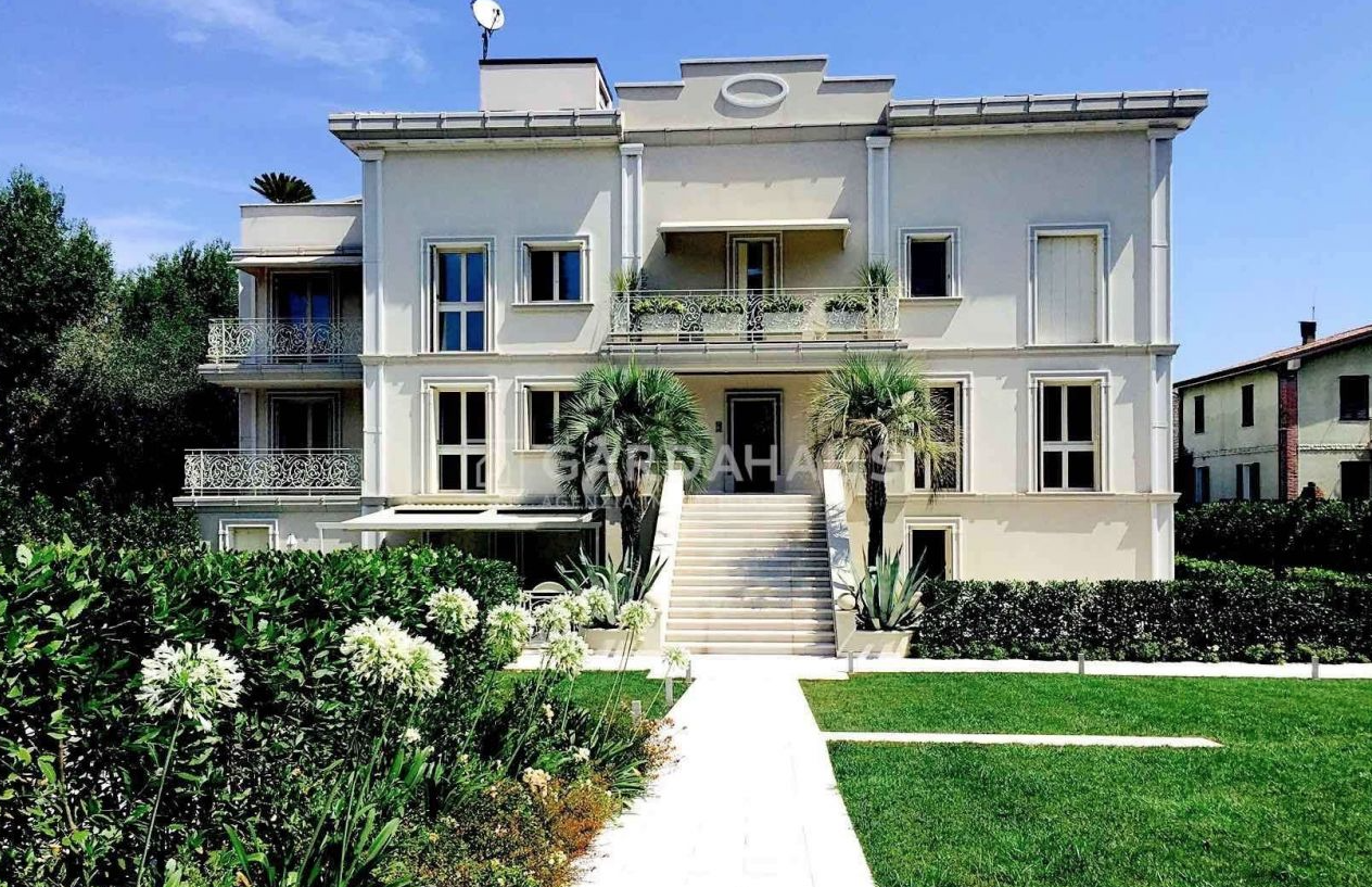 Apartment on Lake Garda, Italy, 110 sq.m - picture 1