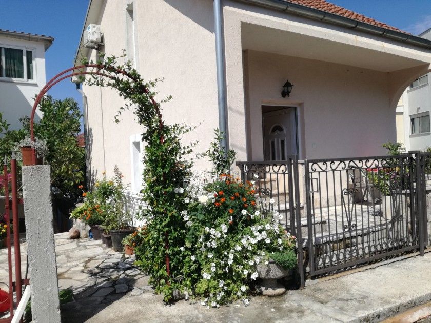 Casa en Tivat, Montenegro, 120 m2 - imagen 1