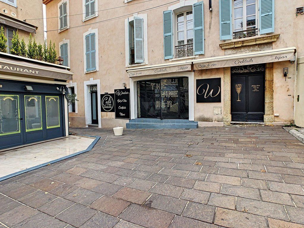 Commercial property in Antibes, France, 187 sq.m - picture 1