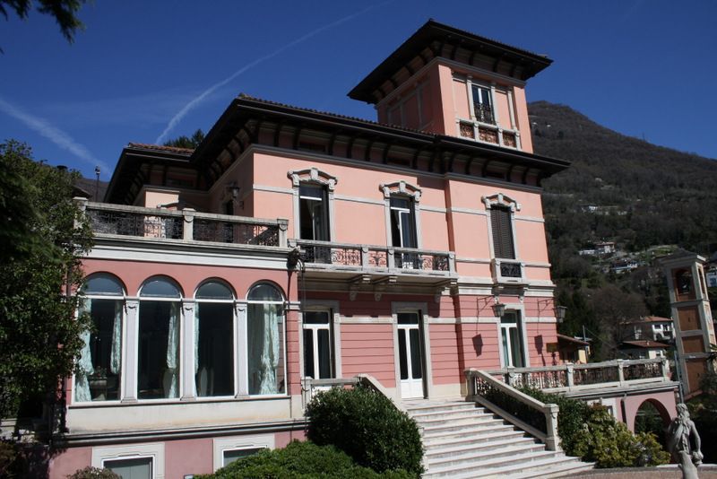 Villa on Lake Como, Italy, 650 sq.m - picture 1