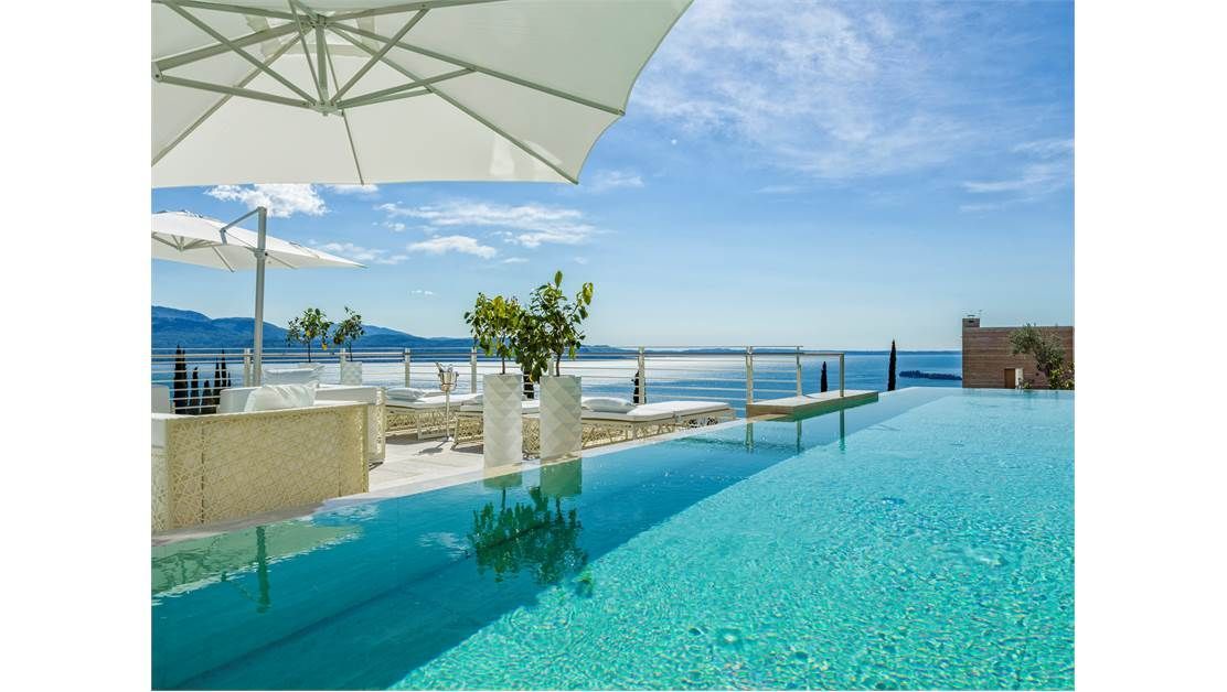 Villa on Lake Garda, Italy, 1.22 sq.m - picture 1