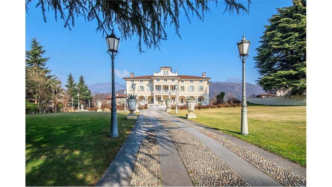 Mansion in Iseosee, Italien, 1 700 m2 - Foto 1