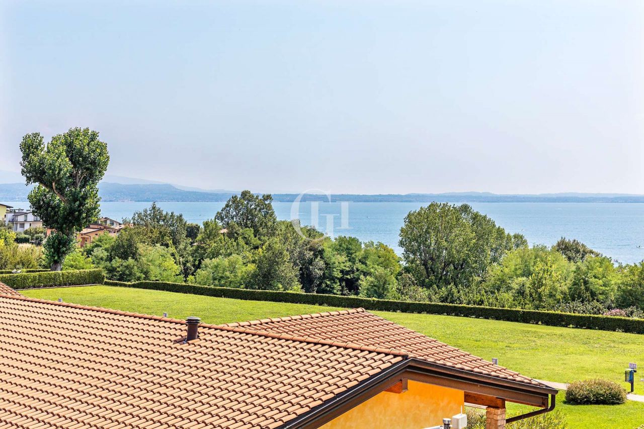 Apartment on Lake Garda, Italy, 78 sq.m - picture 1