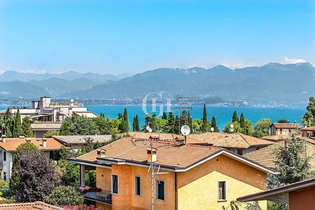 Apartment on Lake Garda, Italy, 89 sq.m - picture 1