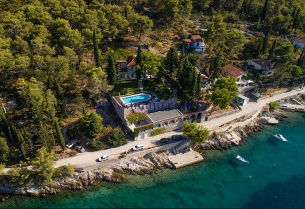 Villa in Split, Croatia, 244 sq.m - picture 1