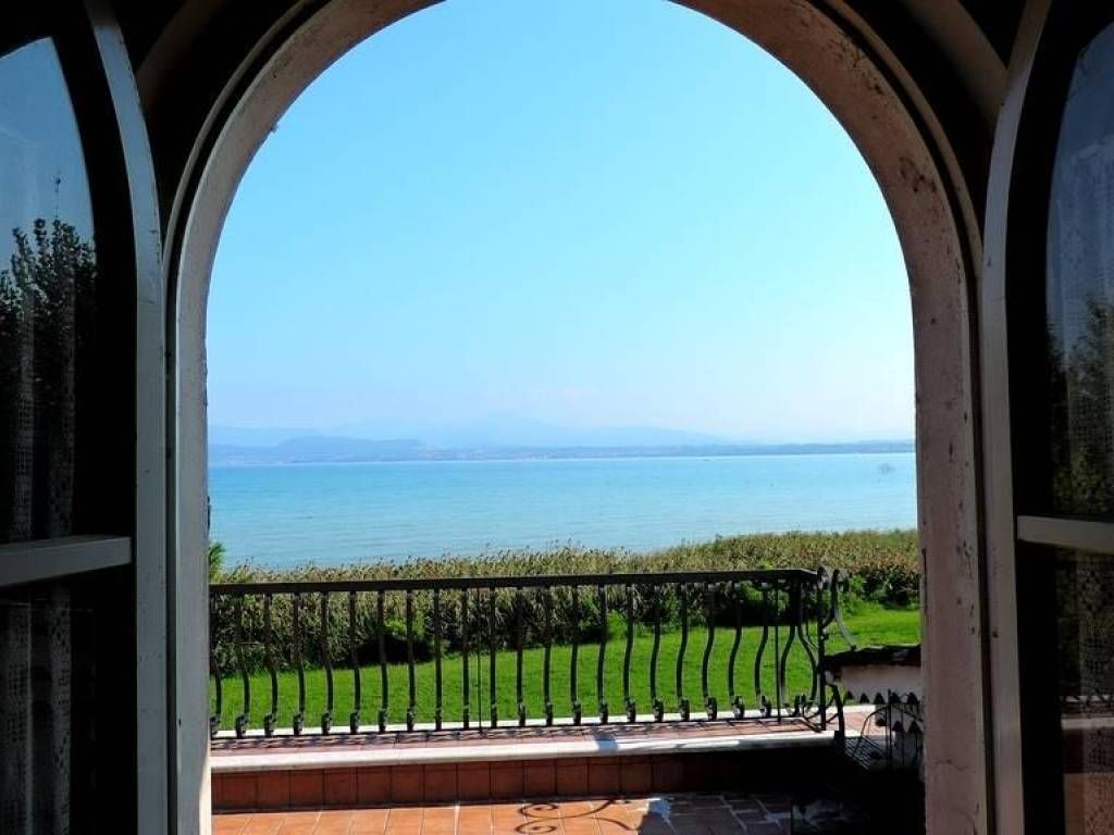 Villa on Lake Garda, Italy, 460 sq.m - picture 1