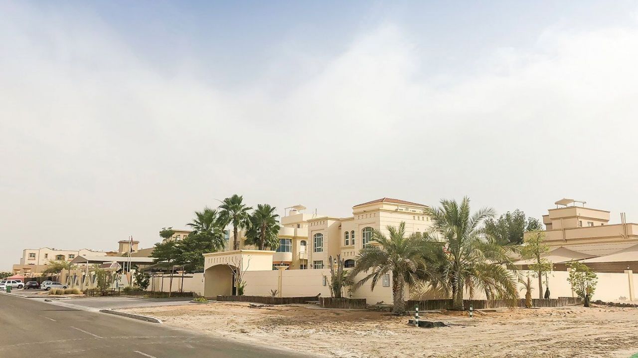 Villa en Abu Dabi, EAU, 992 m2 - imagen 1