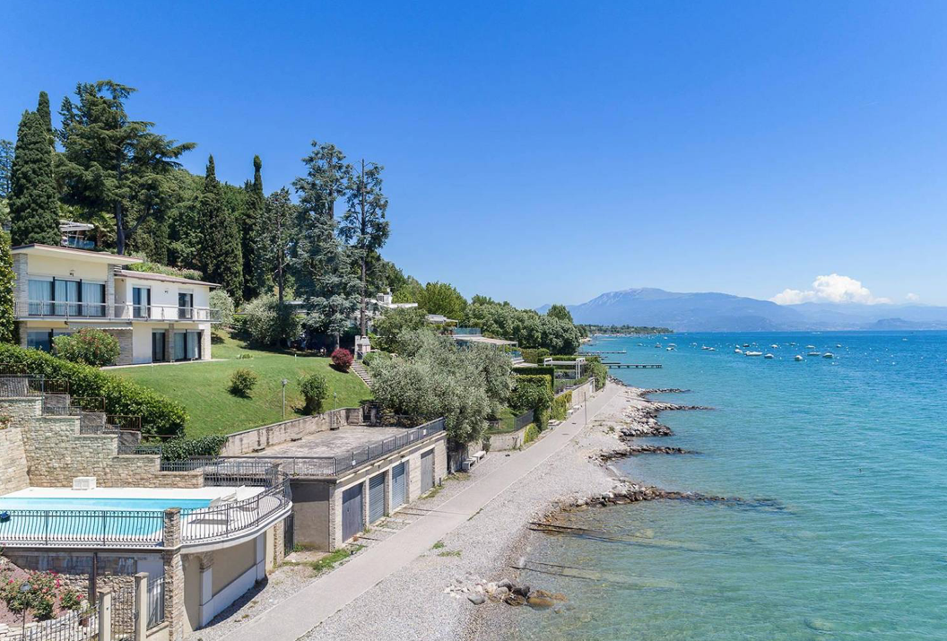 Villa on Lake Garda, Italy, 300 sq.m - picture 1