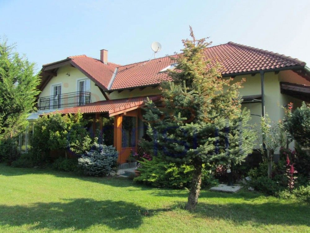 Manor in Bratislava, Slovakia, 370 sq.m - picture 1