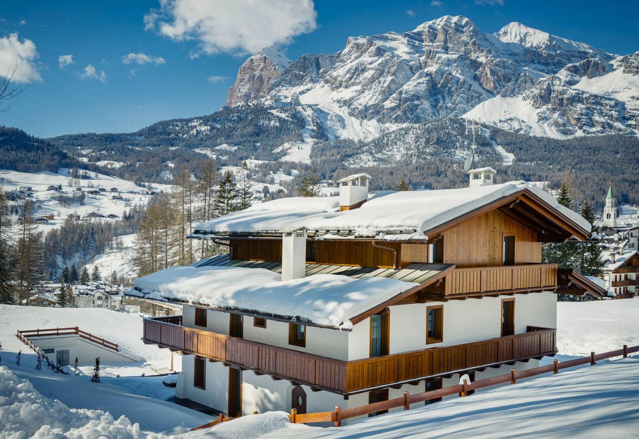 Villa en Cortina d'Ampezzo, Italia, 1 000 m2 - imagen 1