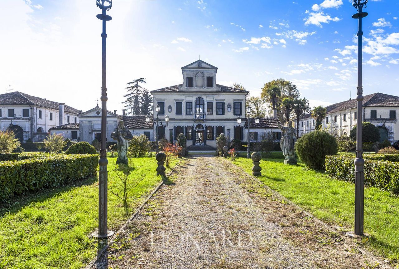 Villa à Trévise, Italie, 4 000 m2 - image 1