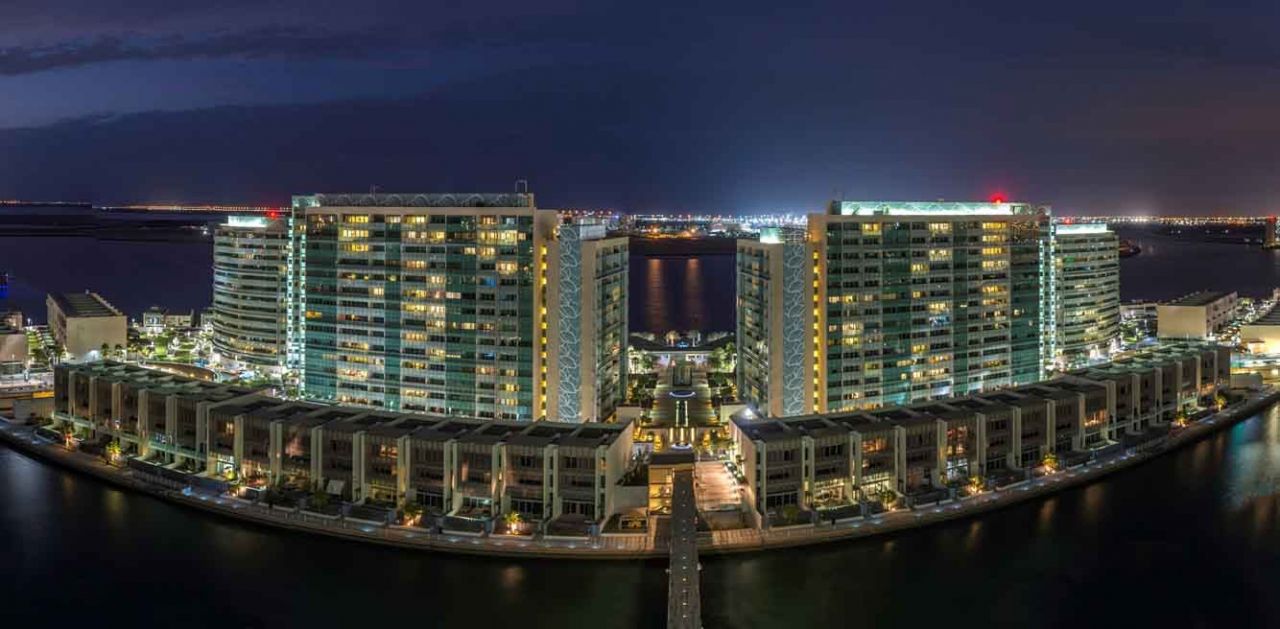 Apartment in Abu Dhabi, UAE, 249 sq.m - picture 1