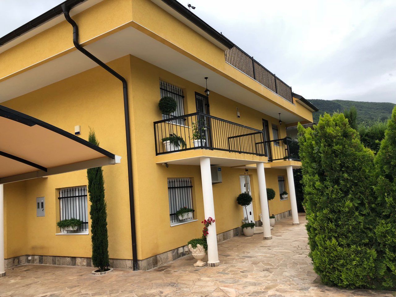 Villa in Lastva, Montenegro, 340 sq.m - picture 1