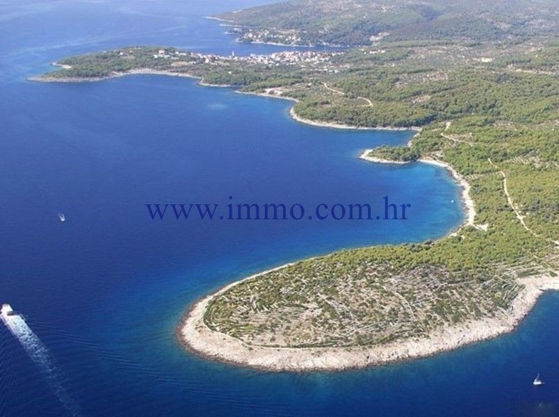 Land on Brac, Croatia, 167 000 sq.m - picture 1