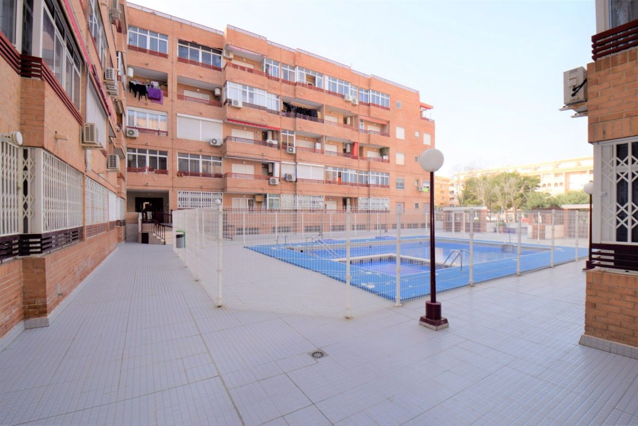 Apartment in Torrevieja, Spain, 56 sq.m - picture 1