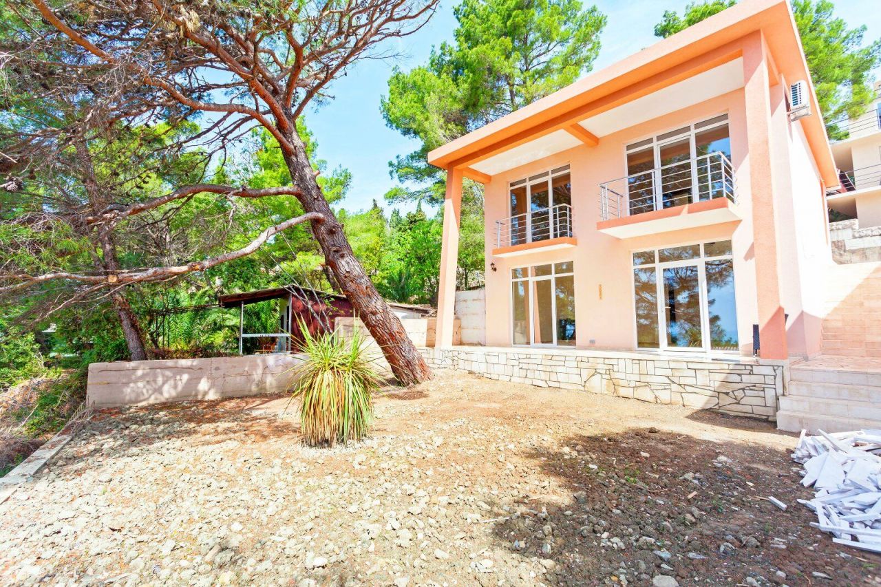 Villa in Bar, Montenegro, 155 sq.m - picture 1