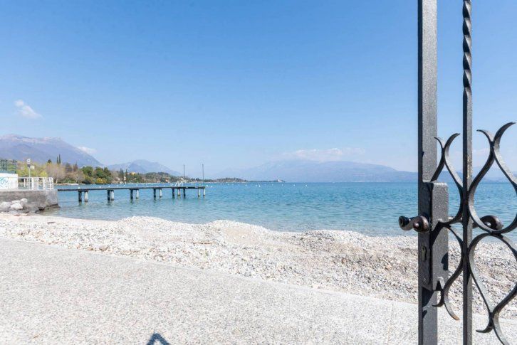 Villa on Lake Garda, Italy, 350 sq.m - picture 1