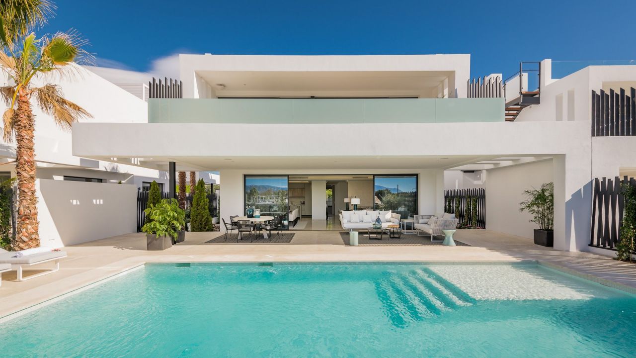 Villa in Marbella, Spain, 759 sq.m - picture 1