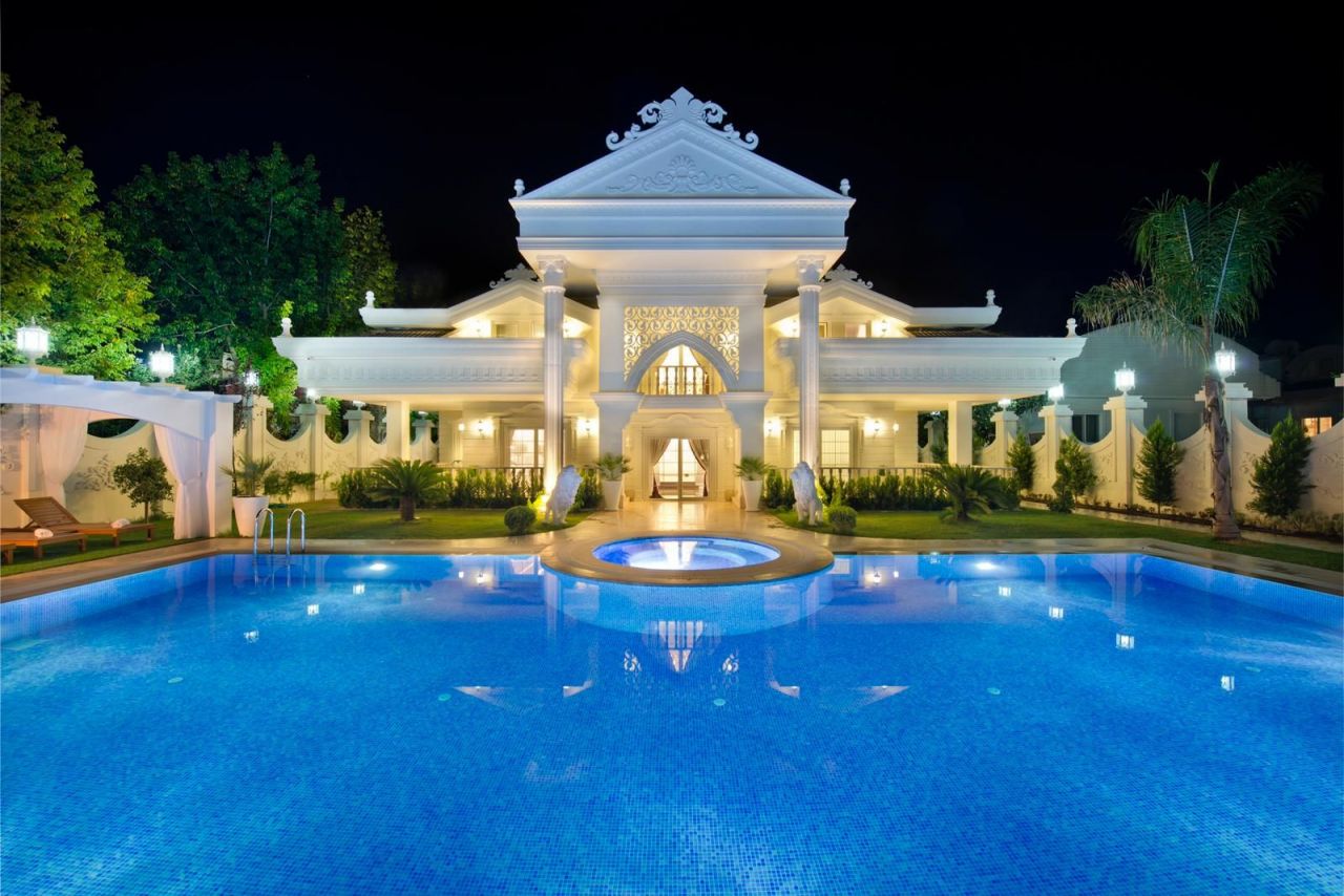 Villa in Antalya, Turkey, 1 000 sq.m - picture 1