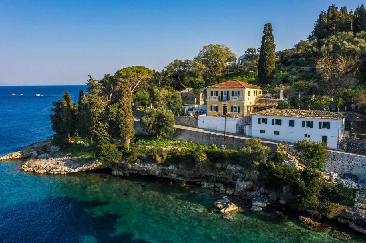 Villa on Ionian Islands, Greece, 439 sq.m - picture 1