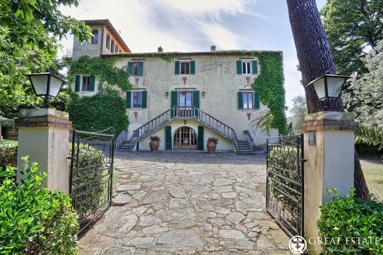 Villa in Castagneto Carducci, Italy, 1 200 sq.m - picture 1