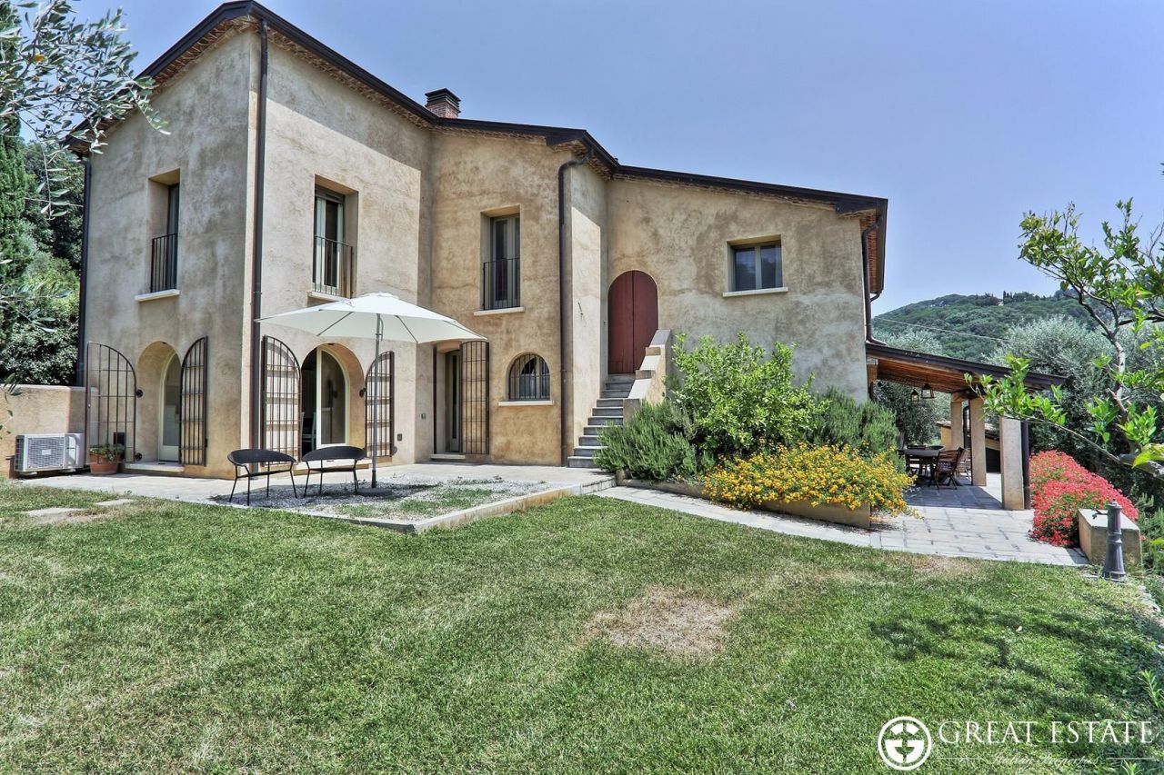House in Castagneto Carducci, Italy, 330 sq.m - picture 1