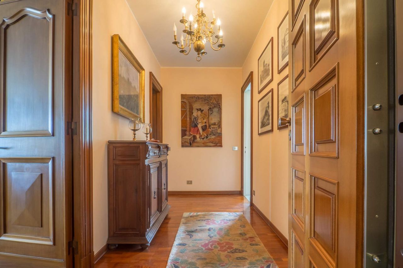 Apartment in Biella, Italy, 251 sq.m - picture 1