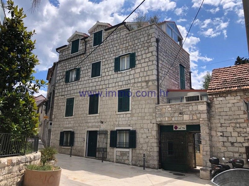 House in Split, Croatia, 225 sq.m - picture 1