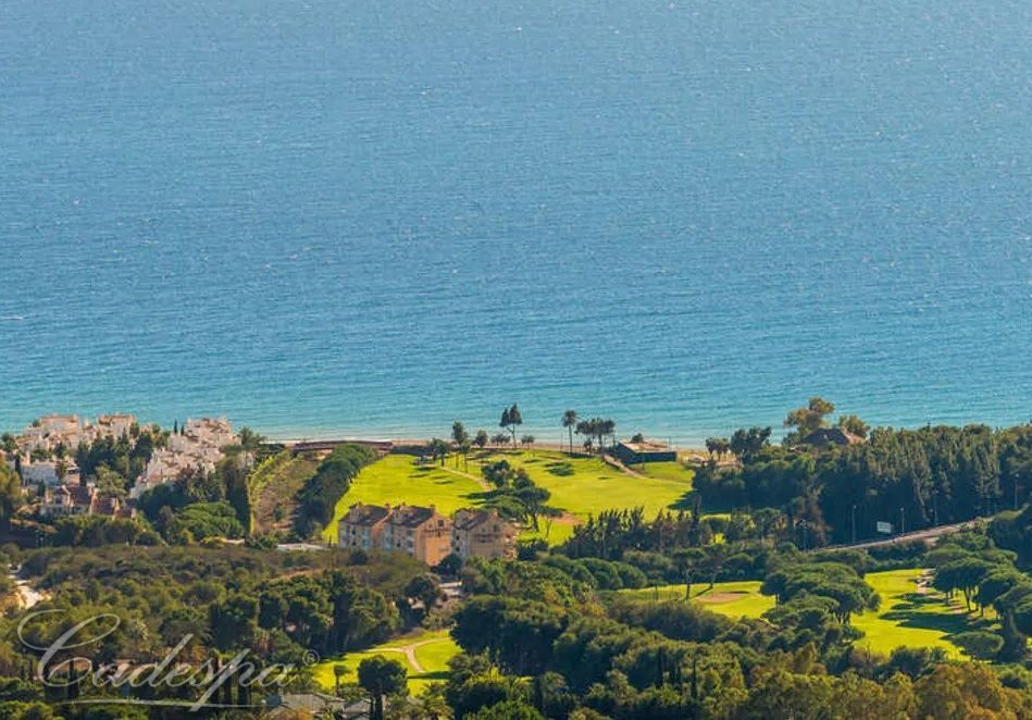 Land in Marbella, Spain, 2 730 sq.m - picture 1
