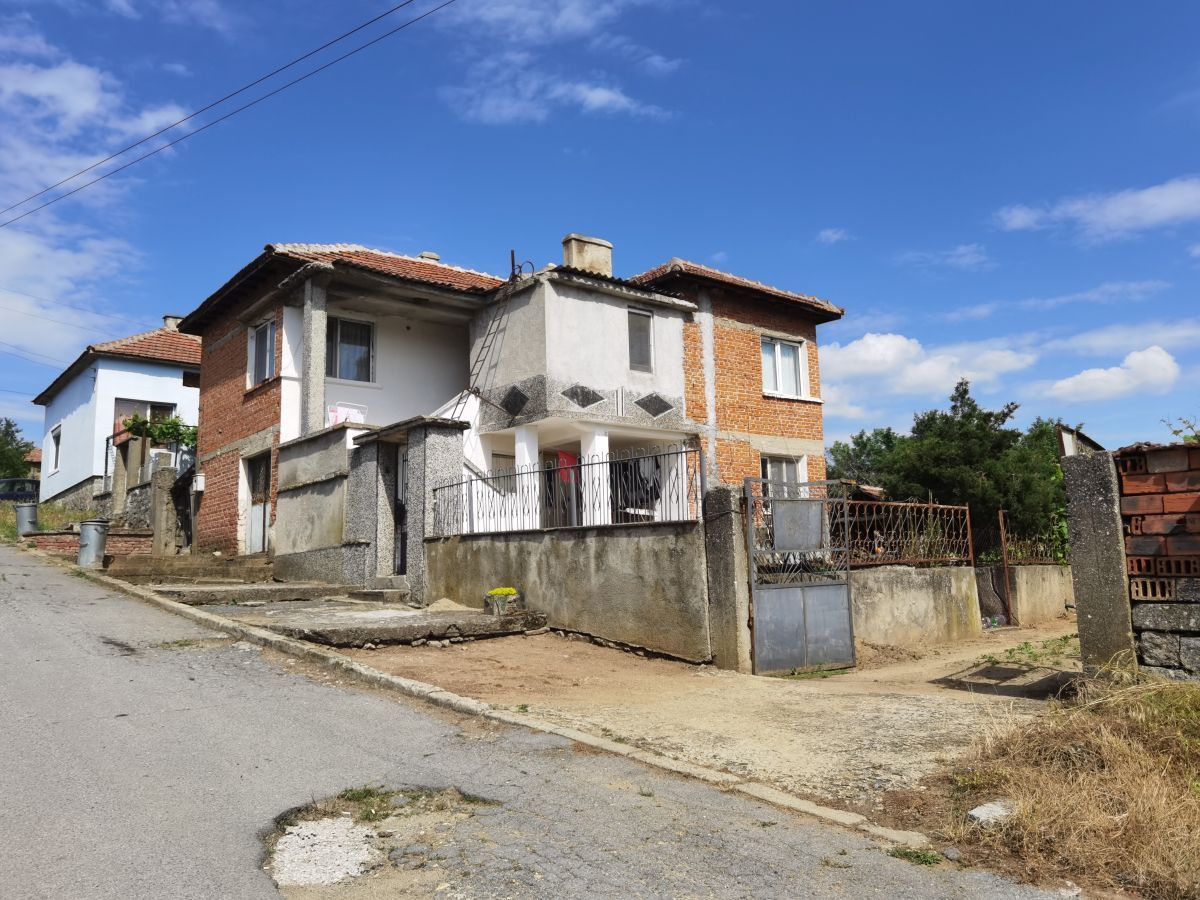 Maison à Yambol, Bulgarie, 168 m2 - image 1