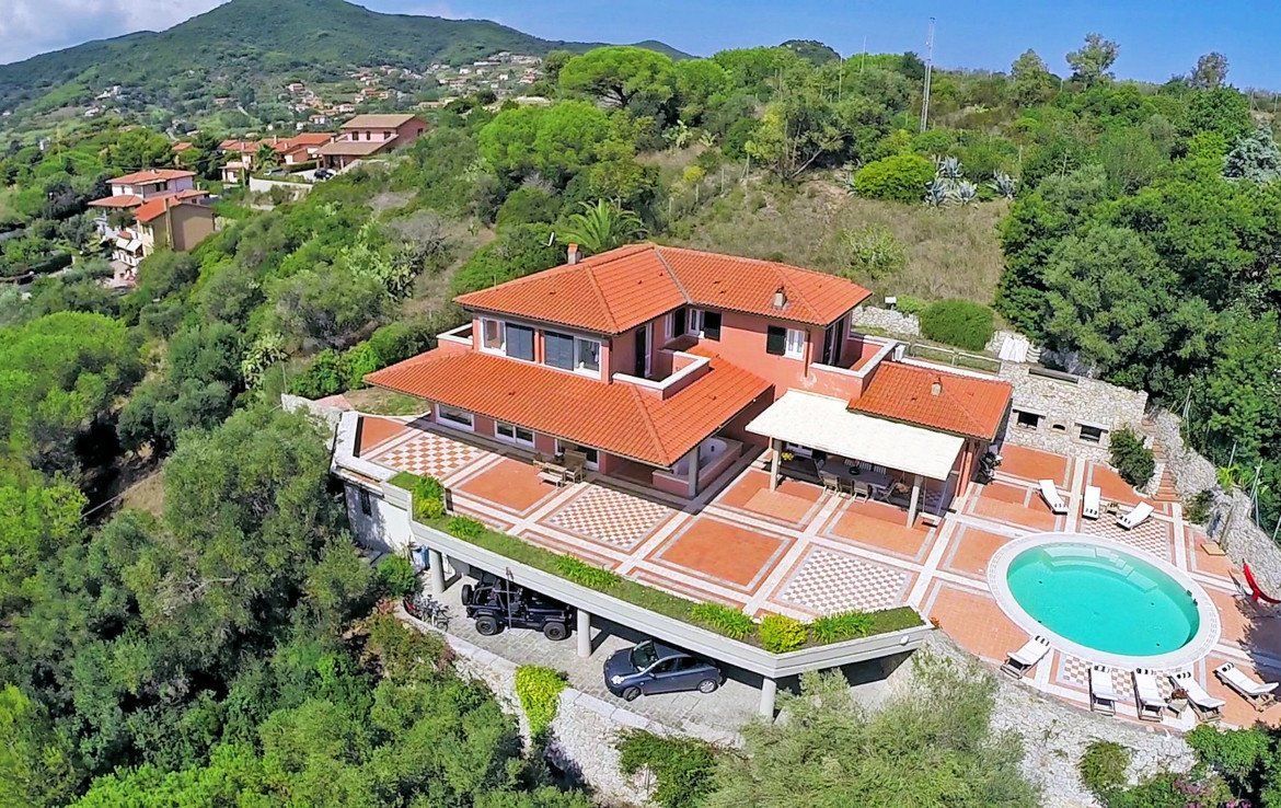 Villa on Elba, Italy, 450 sq.m - picture 1