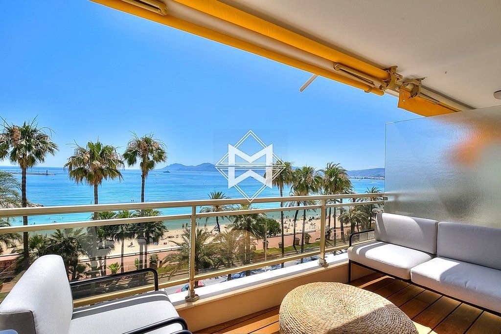 Flat in Cannes, France, 63 sq.m - picture 1