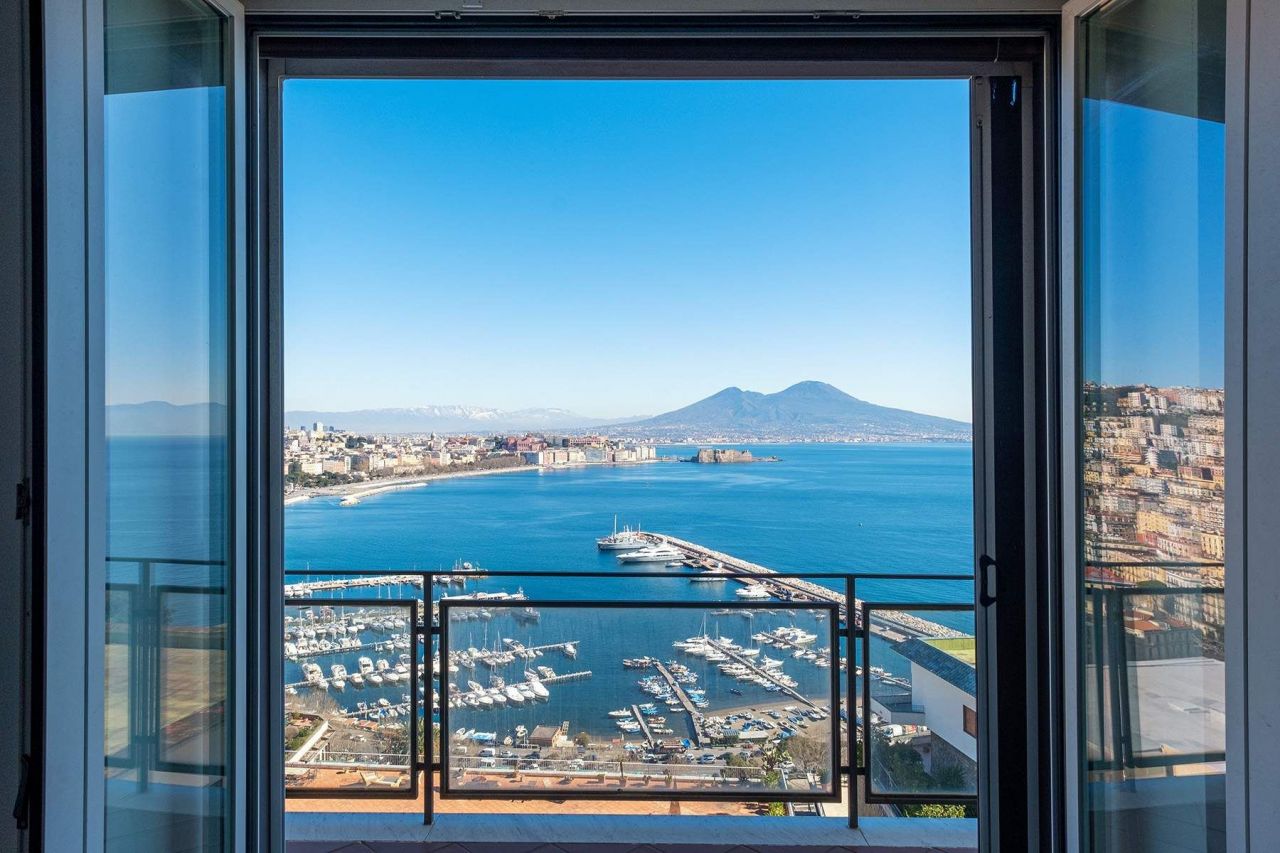 Apartamento Napoli, Italia, 250 m2 - imagen 1