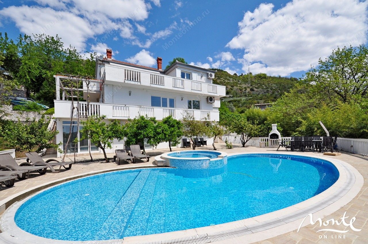 Villa in Tivat, Montenegro, 350 sq.m - picture 1