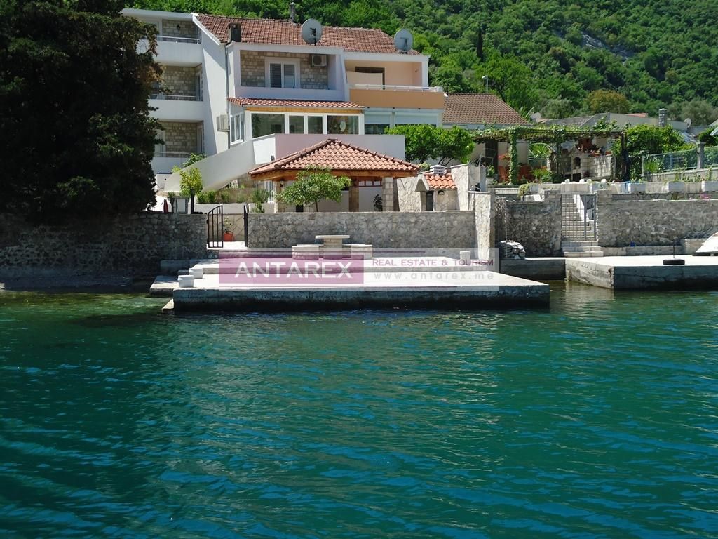 Villa in Kostanjica, Montenegro, 230 sq.m - picture 1