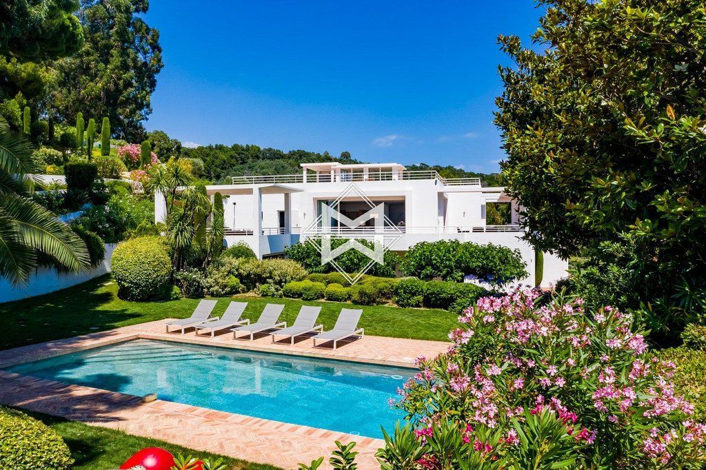 Villa in Cannes, France, 530 sq.m - picture 1